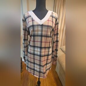 Acting Pro Checkered V-Neck Tunic